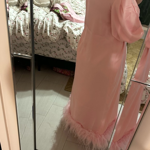 Similar to HUISHAN ZHANG
Poppy feather-trimmed recycled-crepe midi dress - Picture 10 of 10